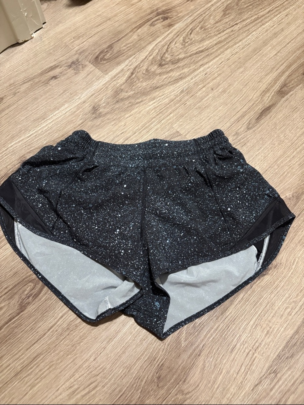 Black Speckled lululemon Hotty Hot 2.5” Size 6